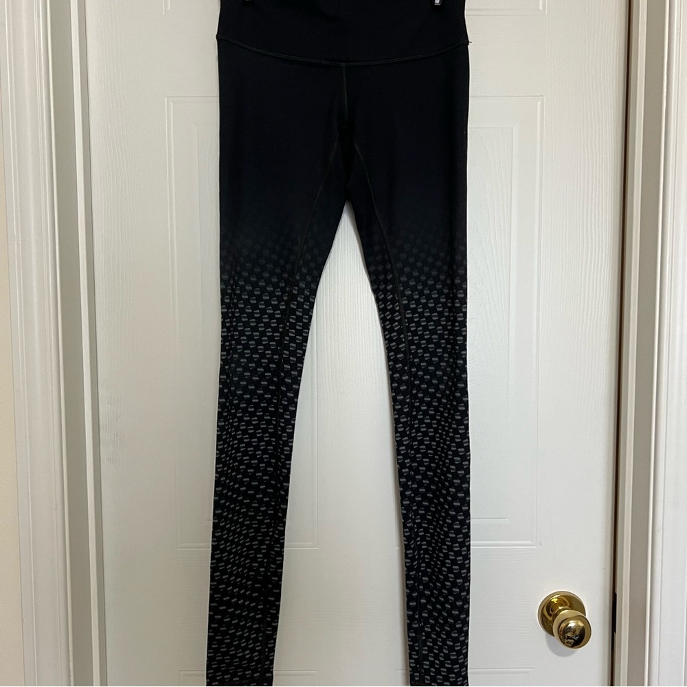 Lululemon Athletica Black and Gray Wunder Under Leggings with Fading Dot Pattern